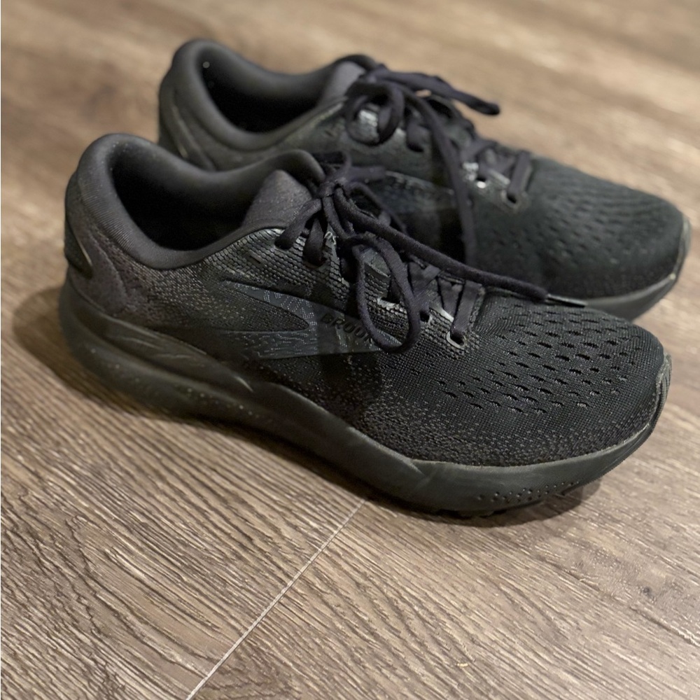 Brooks Ghost 16 Men's All-Black Athletic Running Shoes - EXCELLENT CONDITION 8
